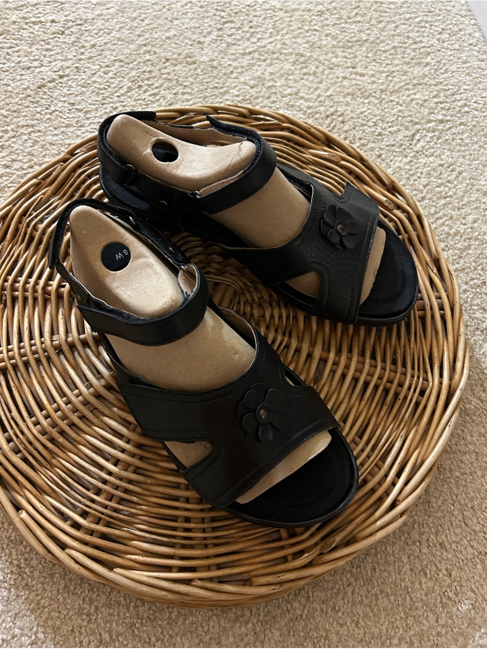 Drew Barefoot Freedom Petal black leather sandals, size 8 wide
